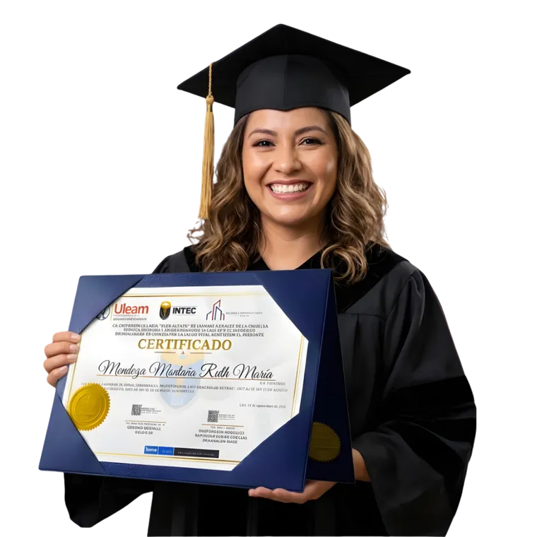 Graduada de INTEC con su certificado universitario